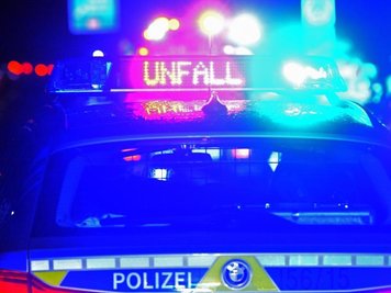            Polizei Blaulicht bei Unfallaufnahme.