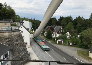 Am Kalkwerk Lengefeld kam der Spezialtransporter gut voran. 
