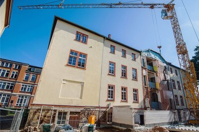 In das Haus 2 des früheren Berufsschulzentrums an der Rudolf-Breitscheid-Straße 28 in Aue investiert der Landkreis seit Jahresbeginn eine Millionensumme. 