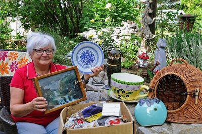 Auch die Vereinsvorsitzende Barbara Bittner beteiligt sich am Hausflohmarkt. 