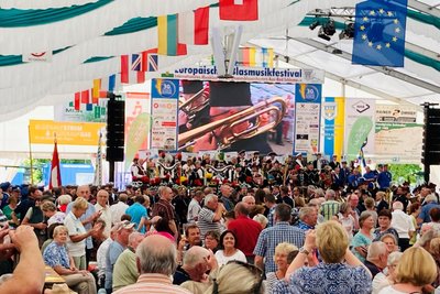 Im Festzelt mit 3000 Plätzen geht am kommenden Wochenende das Europäische Blasmusikfestival in Bad Schlema über die Bühne.