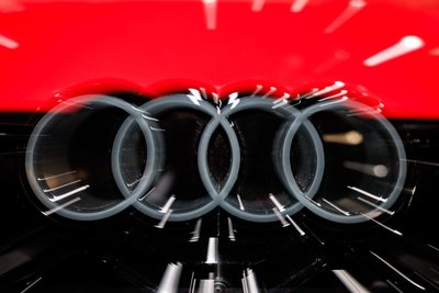 Zwei Audi waren am Freitagabend in einen Unfall verwickelt.