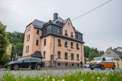 Das Rathaus von Gornsdorf wird geräumt.