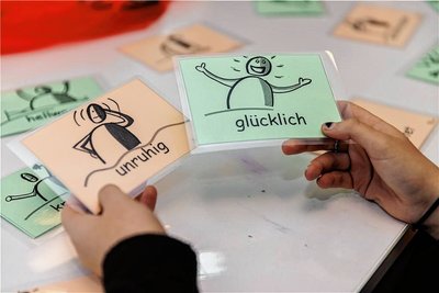 Gefühlskarten helfen beim Ausdrücken.