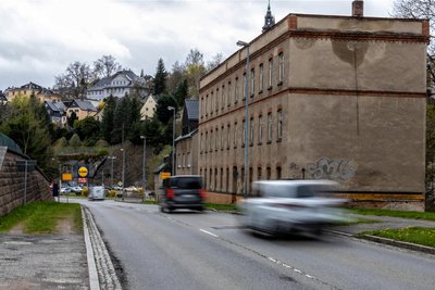 Ist ab Montag voll gesperrt: die B 169 zwischen Bad Schlema und Schneeberg. Der Lidl-Markt ist dann nur über den Casinoberg erreichbar.