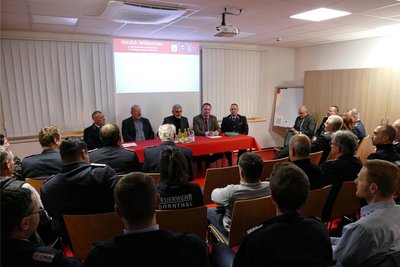 Auch Großolbersdorfs Bürgermeister Uwe Günther sowie ein Teil des Gemeinderats waren mit vor Ort.
