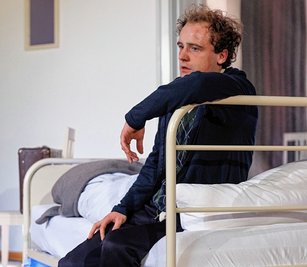 Benedict Friederich ist neu im Ensemble des Eduard-von-Winterstein-Theaters. Er spielt das Solostück "Ein Kind unserer Zeit". 