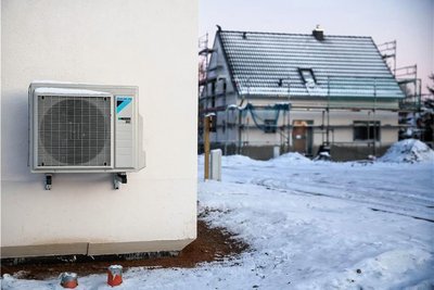 Auch im Winter wird es mit Wärmepumpe laut Christian Boden warm. Nur wenige Tage im Jahr muss sie von einem zusätzlichen Heizelement unterstützt werden.