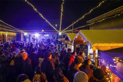 An der Güterbahnhofstraße gab es im vergangenen Jahr sowohl das Lichtelfest als auch die erste Mittelalterliche Hofweihnacht (im Bild). Der Zuspruch war riesig.