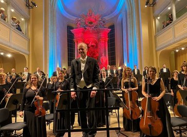 Rund 230 Besucherinnen und Besucher haben das letzte Sinfoniekonzert von Generalmusikdirektor Jörg Pitschmann am Donnerstagabend in der Freiberger Nikolaikirche erlebt.