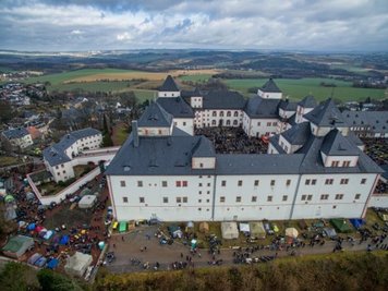 Mehr als 1800 Biker und fast 7500 Besucher waren 2020 zum 49. Wintertreffen der Motorradfahrer auf Schloss Augustusburg gepilgert. Im kommenden Jahr muss die Jubiläumsveranstaltung nun pandemiebedingt ausfallen. 