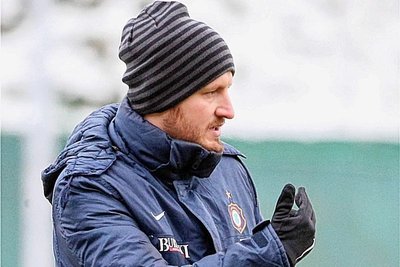Hannes Drews leitete am Montag das Training der Auer Zweitliga-Fußballer.