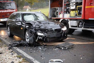 Die Lupo-Fahrerin und die zwei Insassen des BMW erlitten leichte Verletzungen und kamen in ein Krankenhaus.