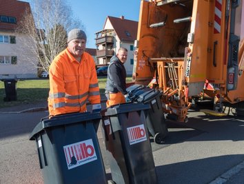 Für die Leerung von Restmülltonnen müssen die Mittelsachsen im kommenden Jahr mehr Abfallentsorgungsgebühren zahlen. Dennoch liegt der Landkreis nach Angaben des Entsorgungsbetriebs immer noch unter dem Landesdurchschnitt bei der Abfallgebührenbelastung. 