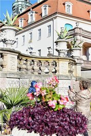Schloss und Barockpark Lichtenwalde waren am Sonntag bei Sonnenschein ein beliebtes Ausflugsziel.