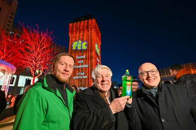 Waschen alle auch mit der Hand ab: Ministerpräsident Michael Kretschmer, Fit-Chef Wolfgang Groß und Oberbürgermeister Sven Schulze (von links).
