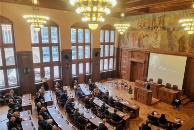 Gedenkveranstaltung für Carl Hahn im Rathaus. Zu den Rednern gehörte Ex-Oberbürgermeister Peter Seifert. 