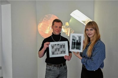 Eric Bachmann und Linda Kolodjuk sind Teilnehmer eines Foto-Workshops und zeigen ihre Bilder vom Sonnenberg, die in einer Ausstellung zu sehen sind. 