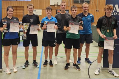 Das sind die neuen Lengenfelder Tischtennis-Stadtmeister: (von links) Julia Bittan, Robert Haufe, Luca Hoffmann, Noah Siebenhaar, Simon Schuster, Lukas Böhme und Evan Weiß.