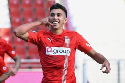 Johan Gomez und der Tor-Gruß an die Eltern, die er aktuell nur anrufen kann. In diesem Spiel gegen Duisburg saß sein Vater sogar in der GGZ-Arena.