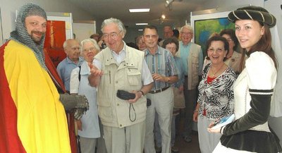 
              <p class="artikelinhalt">Besuch aus Bremen im Schwarzenberger Rathaus. Die Symbolfiguren Ritter Georg und Burgfräulein Edelweiß empfingen die Gäste aus dem Norden vor dem Ratssaal, was gleich für großes Hallo sorgte.</p>
            