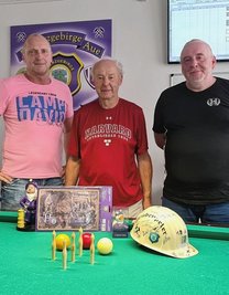 Spielten beim Grubenpeterpokal der Auer Billardkegler am besten auf: Jörg Bamler als Zweiter, Überraschungssieger Joachim Seiler und Bronzegewinner Jens Schwarz (v. l.). 