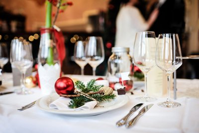 Zu einem geselligen Nachmittag vor dem Fest sind Alleinstehende eingeladen.