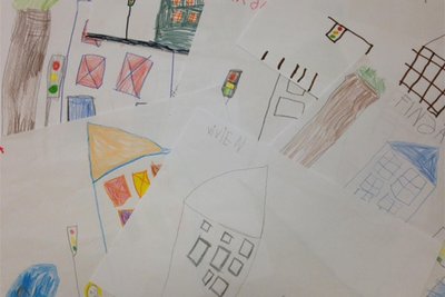 Rot-gelb-grün: Die „Spatzennest“-Kinder aus Augustusburg hatten 2015 ihren Wunsch nach einer Fußgängerampel gemalt.