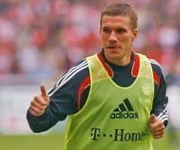 Daumen hoch: Lukas Podolski kehrt zum FC zurück