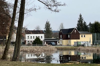 Um das Vereinsheim am Stadion Elsterstraße in Adorf geht’s am Montagabend im Stadtrat Adorf.