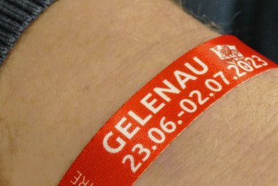 Einlassbändchen für die Festwoche gibt es schon jetzt zu kaufen.