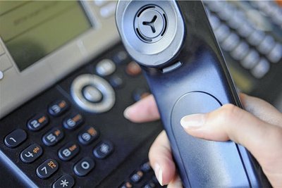 Am Dienstag kann es im Landratsamt zu Ausfällen bei Fax und Telefonie kommen (Symbolfoto).