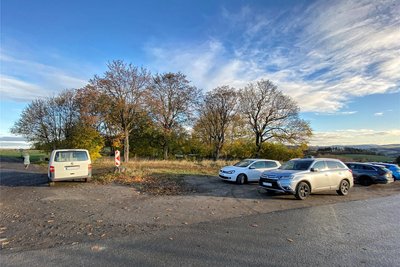 Der Standort des ehemaligen Trinkwasser-Hochbehälters am Bockauer Weg in Schwarzenberg-Heide soll zum Wanderparkplatz werden.