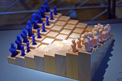 Die Holzschachspiel mit Figuren aus dem 3D-Drucker hat ein Insasse in Waldheim gefertigt.