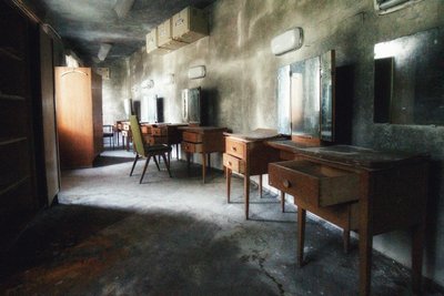 Umkleide eines ehemaligen Sanatoriums in Warmbad.