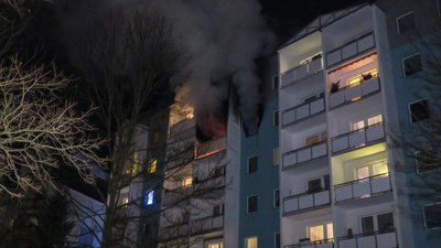 Bei einem Wohnungsbrand in Schneeberg musste ein Wohnblock teilweise evakuiert werden.