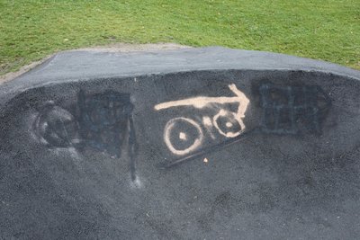 Schmierereien hat es an der BMX-Anlage am neuen Spielplatz in Niederschlema gegeben.