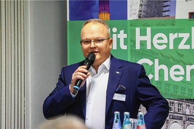 Jörg Engelmann fragt nach der Infrastruktur für E-Fuels.