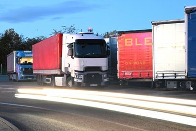 Die Situation für Lkw-Fahrer soll durch den Umbau von Parkplätzen verbessert werden. 