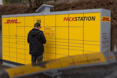 Seit wenigen Tagen ist an der Karlsbader Straße in Sehma eine neue Packstation in Betrieb. Sie befindet sich am Netto-Markt.