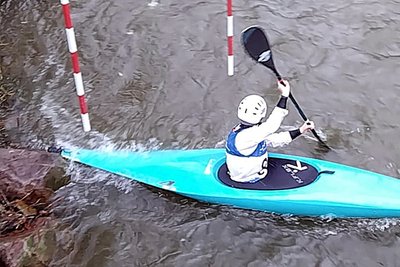 Auf der Triebisch warteten zahlreiche anspruchsvolle Slalomtore auf die Zschopauer Kanuten und alle anderen Teilnehmer.
