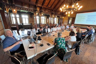 Der historische Ratssaal der Burg, hier beim Projektpartnertreffen, wird zum Konferenzsaal.