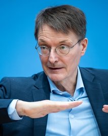 Bundesminister Karl Lauterbach (SPD) ist für diese Impfpflicht. 