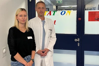 Das Problem beginnt, wenn ohne Cannabis etwas nicht mehr gelingt: Chefarzt Dr. Axel Bauer und Psychotherapeutin Franziska Rogge warnen vor Verharmlosung.