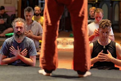 Keine reine Frauendisziplin: Yoga gehörte am Wochenende auch zu den Programmpunkten des Chemnitzer Männerfestivals.