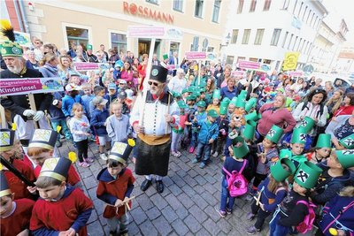 Ein besonderer Höhepunkt wird die Kleine Bergparade der Freiberger Kinder werden. Im vergangenen Jahr gab es sie auf der Burgstraße, diesmal auf der großen Bühne. 