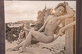 240 Bilder des bedeutendsten Aktfotografen der DDR im Vogtland zu sehen - Die Akt-Fotografien des Fotografen Klaus Ender bestechen durch besondere Ästhetik in der Natur. Sie wurden unter anderem an den FKK-Stränden an der Ostsee aufgenommen.