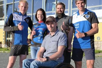 240 Kilometer in 48 Stunden für einen verunglückten Freund - Stephan Mende, Ines Schönfelder, Mirko Sauerbaum und Thomas Ungethüm (hinten v.l.) setzen sich für Alexander Gläntz (vorn) ein.