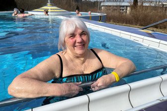 25 Jahre Silber-Therme Warmbad: Darauf können sich Besucher freuen - Christine Schreiber ist seit 25 Jahren Stammgast in der Silber-Therme.