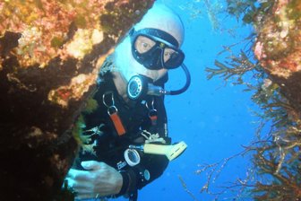 25 Jahre Tauchverein Oelsnitz – Auf der Suche nach Manta-Rochen, Bleitüren und geklauten Ampeln - Unter Wasser gibt es viel zu sehen wie hier für Wolfgang Dölling von Tauchverein Oelsnitz.